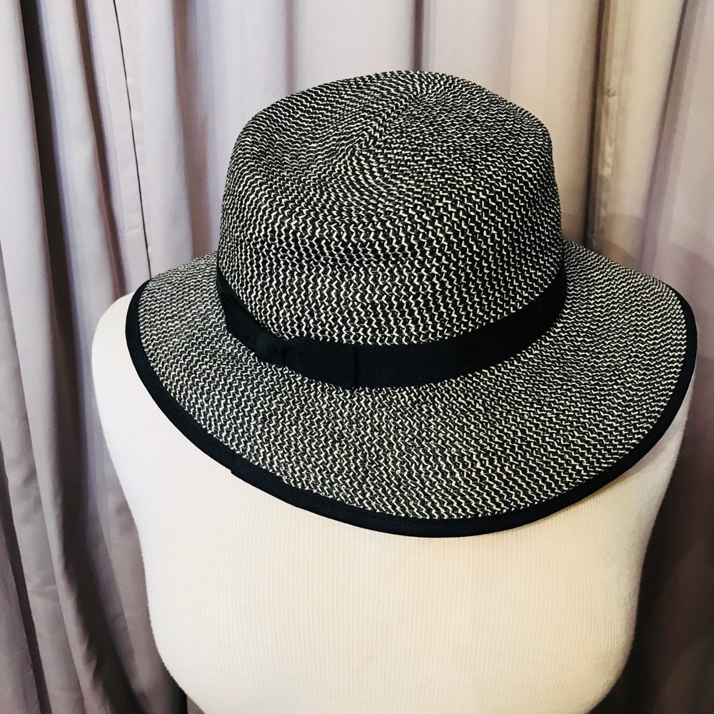 Floppy summer hat w/ SPF protection🌞